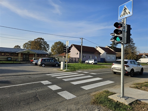 Postavljen semafor sa mjeračima brzine kod kole u Gornjoj Vrbi