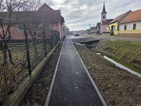 Izgradnja pje�ačke staze u Ulici Zvonka �uljevića u Donjoj Vrbi sufinancirana sredstvima Ministarstva prostornog uređenja, graditeljstva i dr�avne imovine